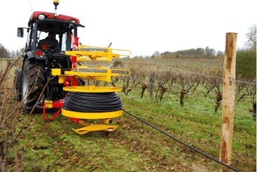 Matériel de ferme - Divers ferme, outillage - Dérouleuse de grillage - barbelé - fils lisse