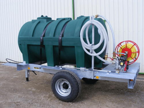 Matériel d'élevage - Abreuvoirs/bacs/tonne à eau - Tonne à eau sur châssis agraire
