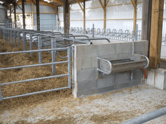 Matériel d'élevage - Abreuvoirs/bacs/tonne à eau - Abreuvoir acier galva ou inox.